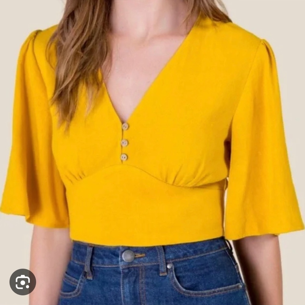 Francesca’s Collections Blue Rain Mustard Crop Blouse. Size M